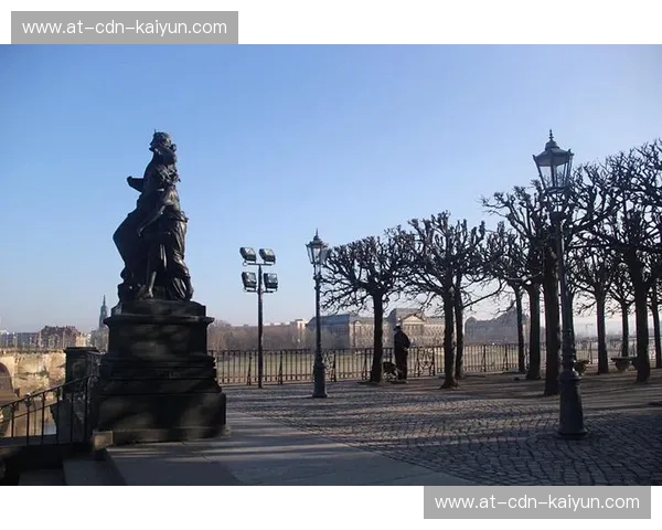 从“易北河的咆哮”到“阿尔布的奇迹”:德累斯顿与海登海姆,一场传统灵魂与现代秩序的巅峰对垒